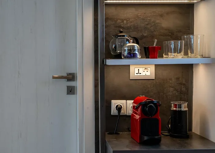 Boutie Suite, A Kalamatastay 칼라마타