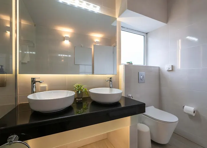 Boutie Suite, A Kalamatastay 칼라마타